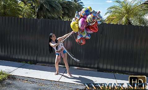ExxxtraSmall – 99 Head Balloons Starring Jessica Jewels