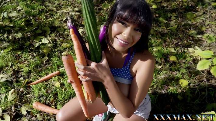 Mofos – Garden Salad Starring Aryana Amatista