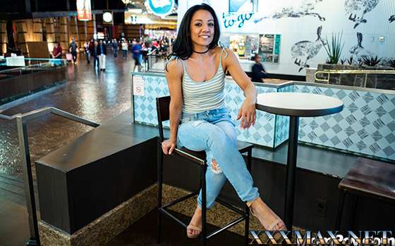 MomPOV – Petite fit freak Christina fun fuck