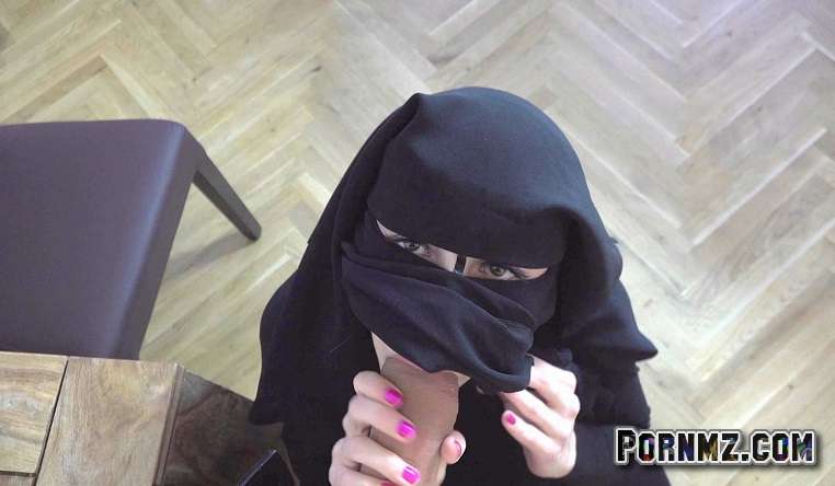 SexWithMuslims – Poor muslim niqab girl