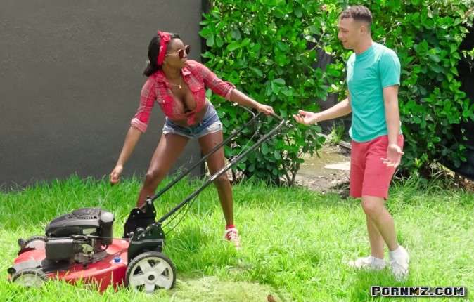 MilfHunter – Naomi Foxxx Helping Out My MILF Neighbor