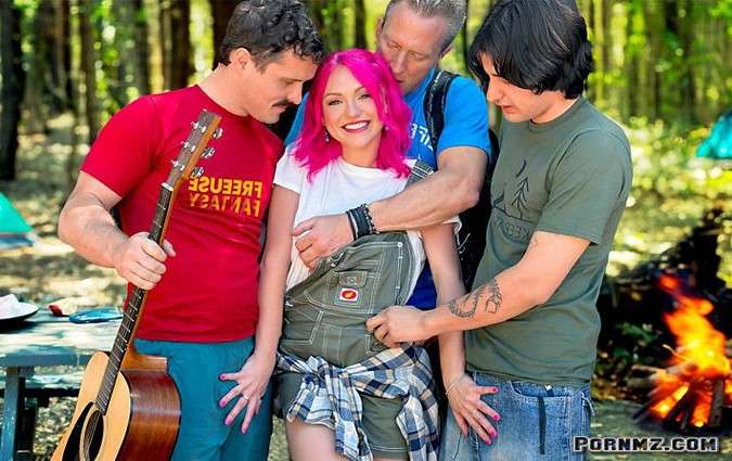 [FreeuseFantasy] Gracie Gates – Share Your Girlfriend Camper Cutie Bathed in Cum