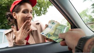 Mia Me Shy Waitess Eeds E Tha Tis PublicAget